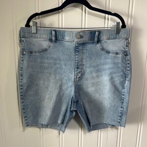 Wonderly high rise pull on denim shorts Size 16